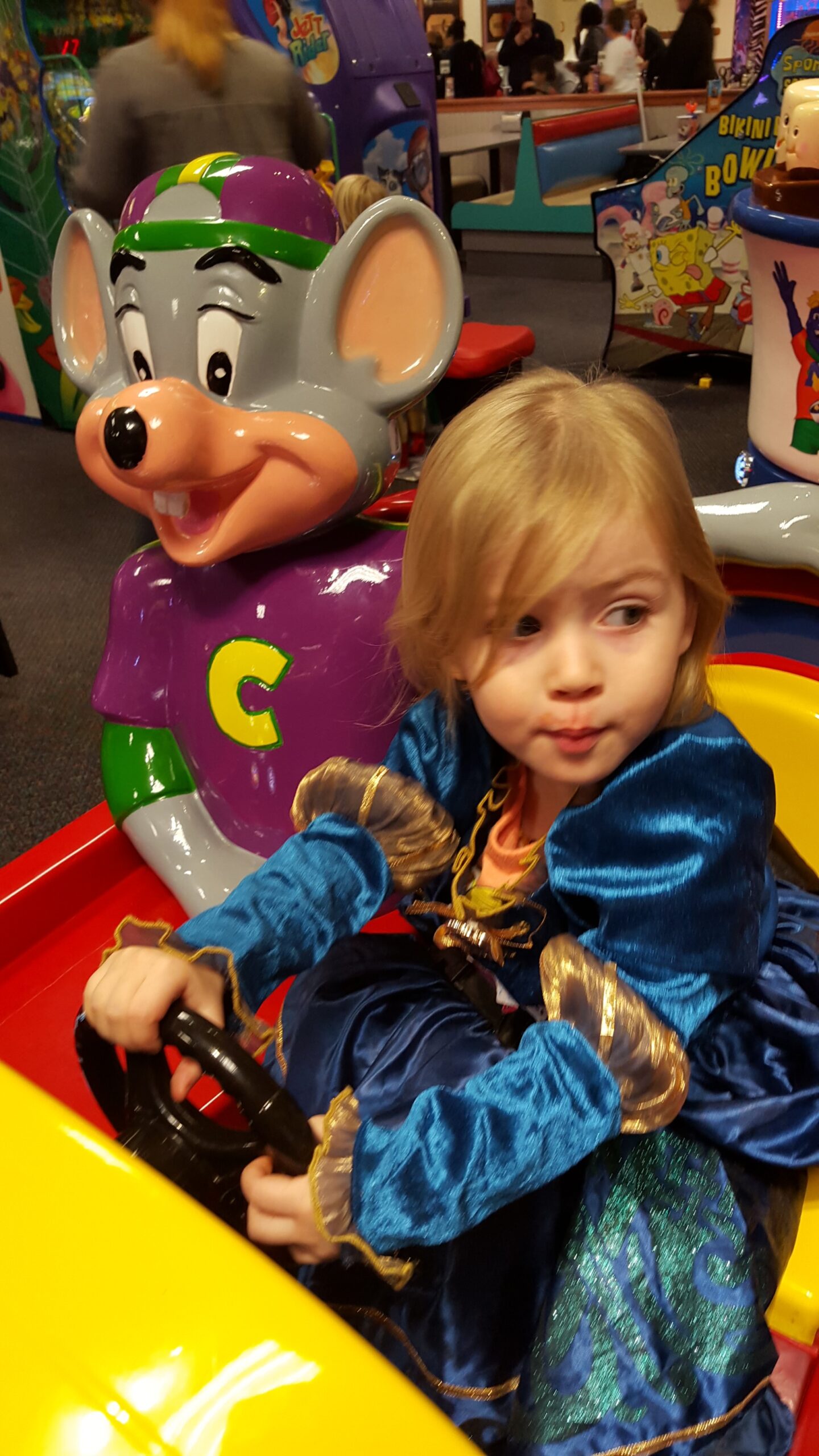 chuck e cheese teddy