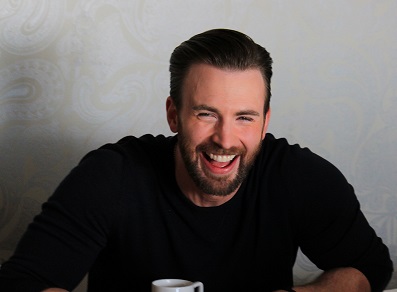 Interviewing Captain America Himself: Chris Evans Had Me LAUGHING Until My Cheeks Hurt! Chris Evans
