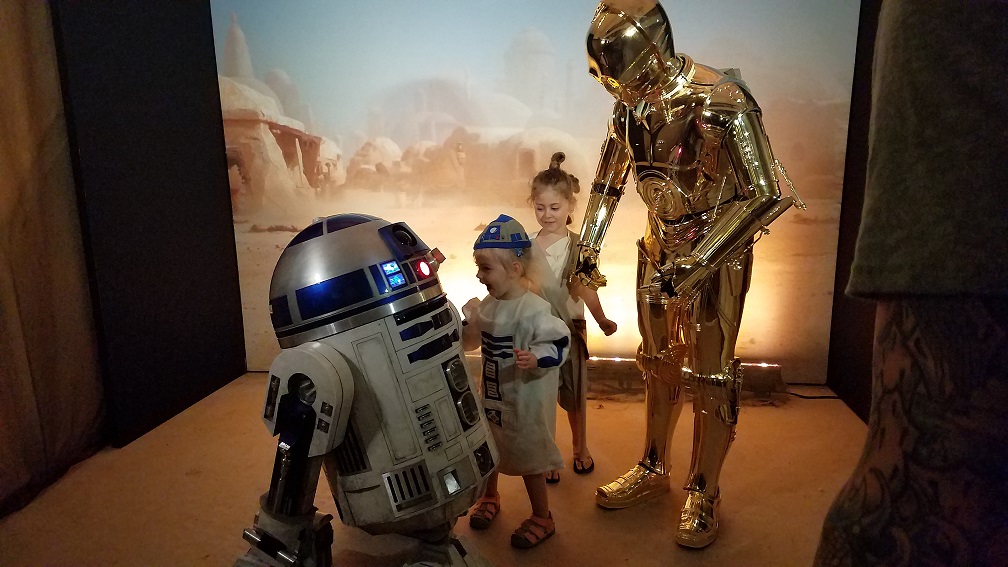 Meeting R2-D2 & C-3PO