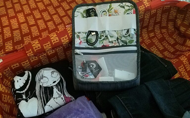 Make Traveling with Gadgets Easy Thanks to Porte Play Organizers