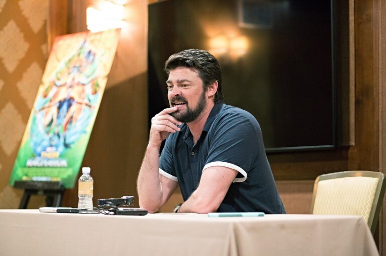 Karl Urban Praises Marvel, Taika Waititi, & Chris Hemsworth