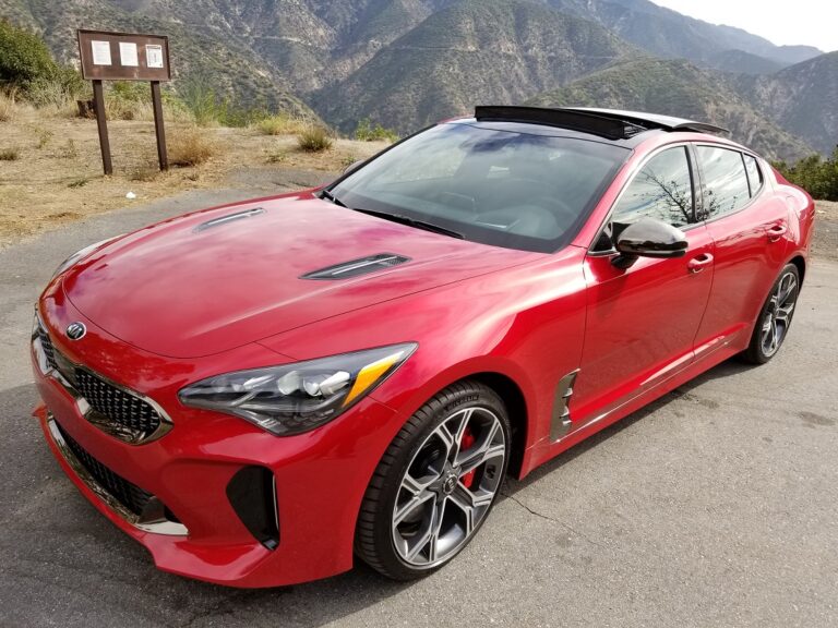 4 Reasons This Mom LOVES The 2018 Kia Stinger (as a family car!)