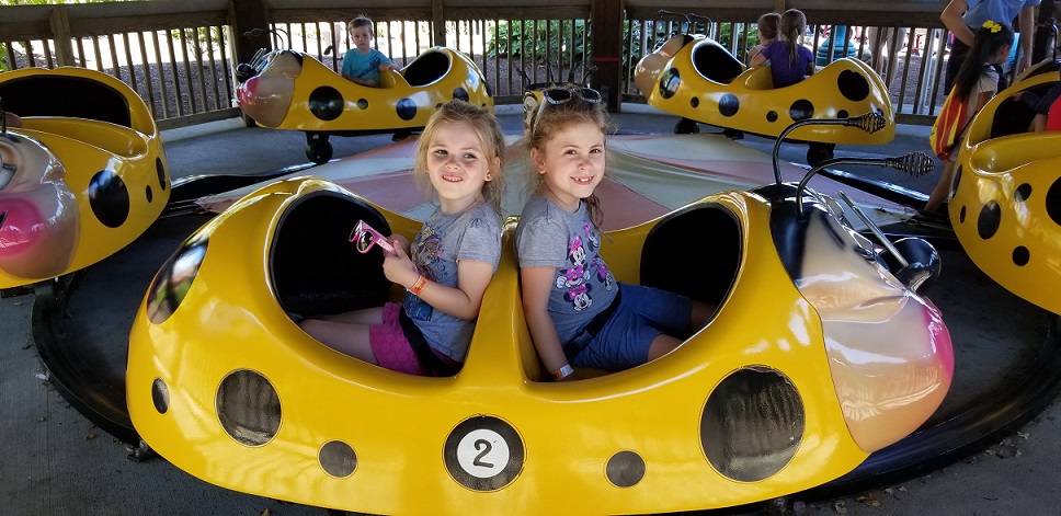 5 Tips for Visiting Hershey, PA with Three Generations! | #HersheyPA Hersheypark kiddie rides