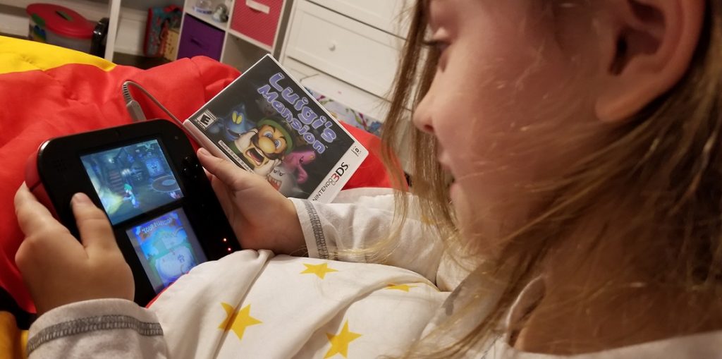 Luigis Mansion Playing 3DS