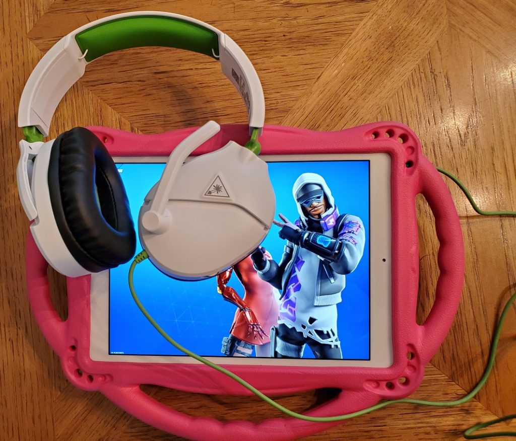Fortnite iPad with Turtle Beach Recon 70