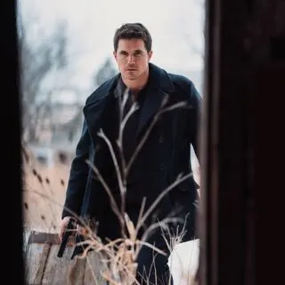 Simulant Star Robbie Amell interview