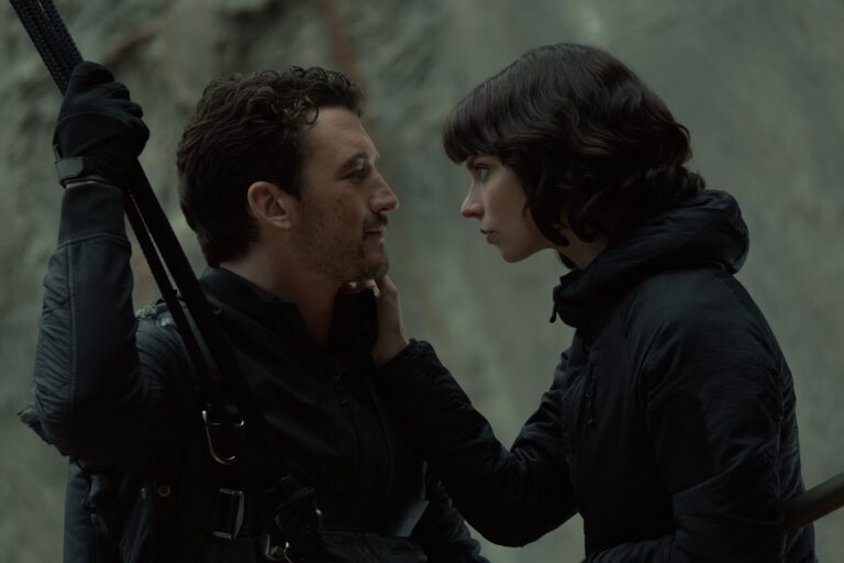 The Gorge Review: Romance Makes This Sci-Fi Thriller Unique