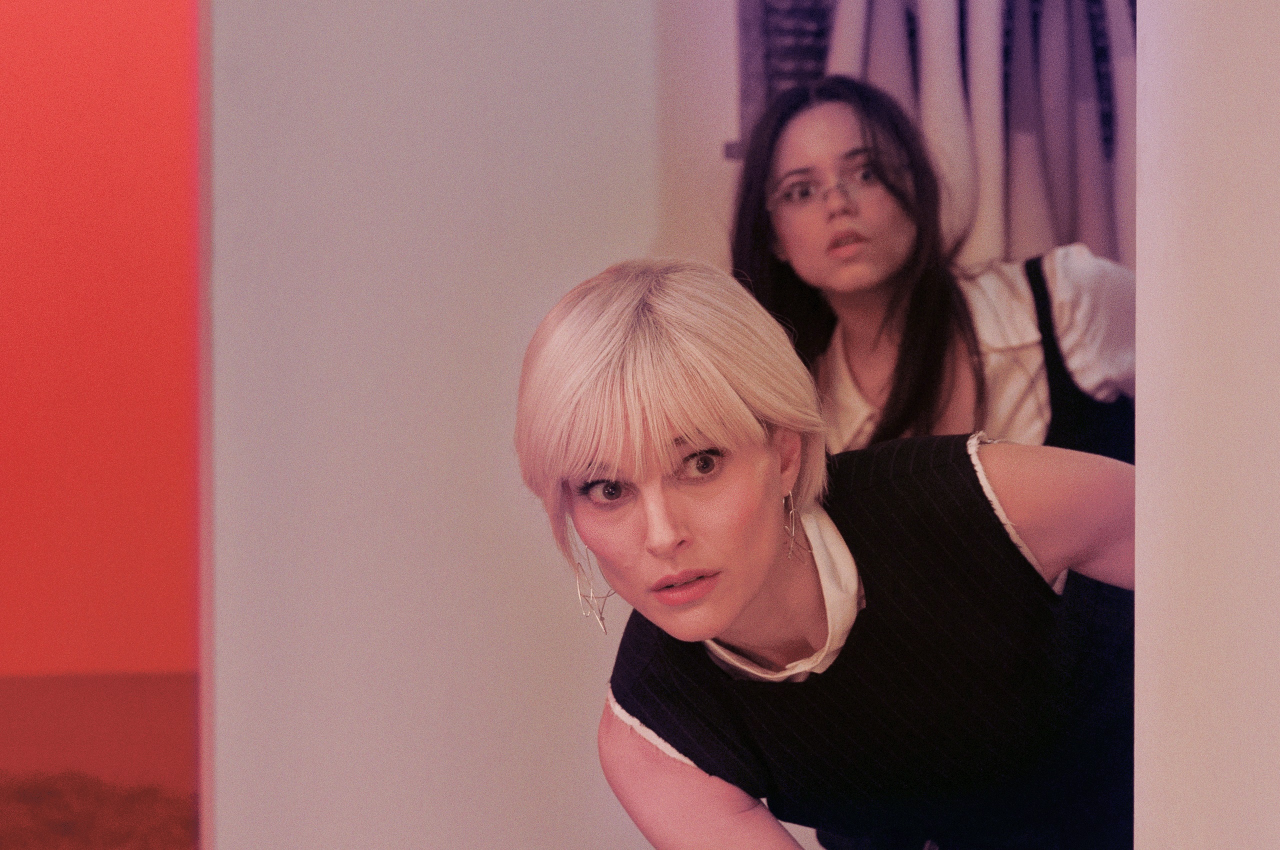 The Gallerist Review: A Completely Captivating Thriller-Comedy The Gallerist Review: A Completely Captivating Thriller-Comedy