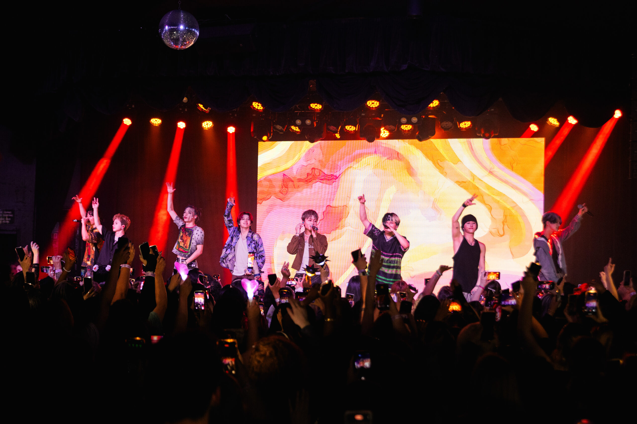 ONE OR EIGHT Concert Review: 1DERZ Gather For An Electric Opening Night ONE OR EIGHT concert review