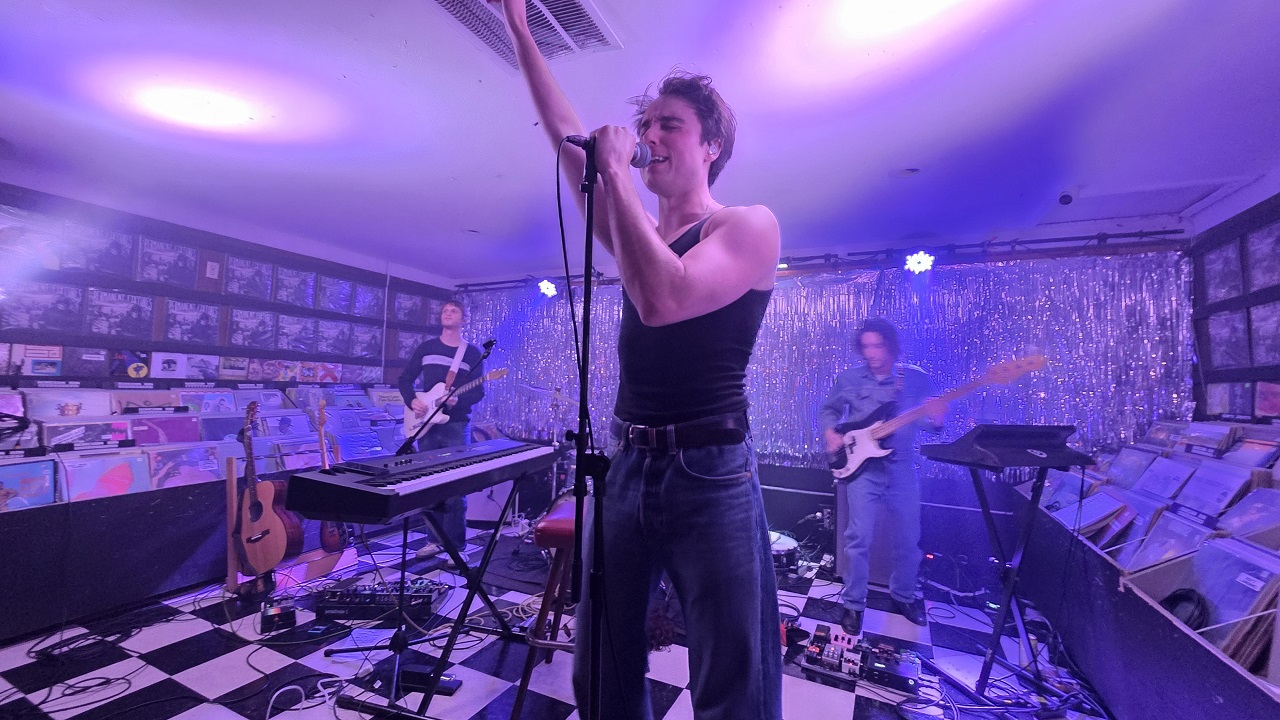 Modern Oli An Unforgettable Intimate Performance