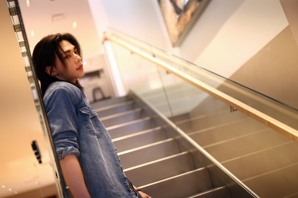 HYUNJIN OF STRAY KIDS PULLS UP TO GUESS’ HYUNJIN EXPERIENCE AT LOS ANGELES GUESS JEANS FLAGSHIP STORE