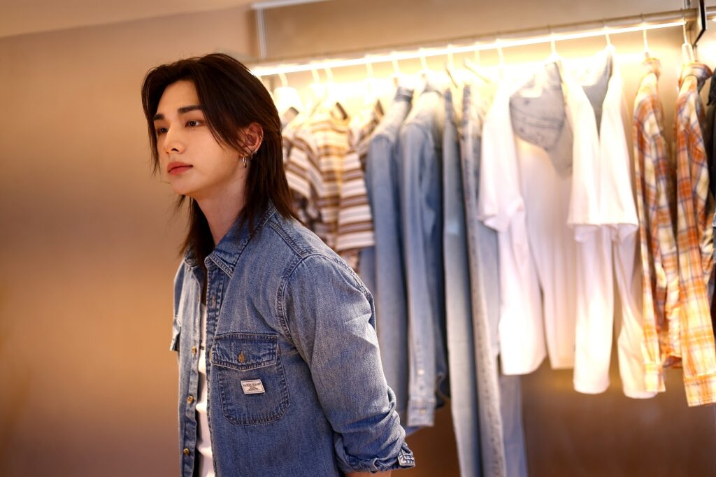 HYUNJIN OF STRAY KIDS PULLS UP TO GUESS’ HYUNJIN EXPERIENCE AT LOS ANGELES GUESS JEANS FLAGSHIP STORE