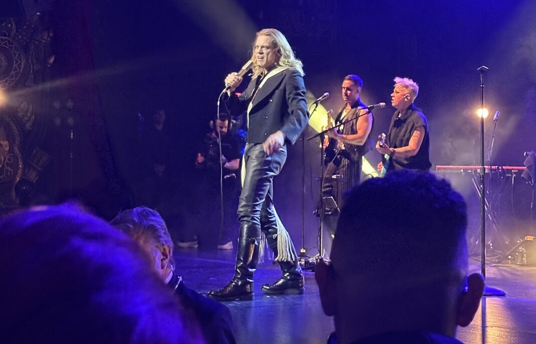 Sam Reid Captivates in Live Beacon Theatre Performance for ‘The Vampire Lestat’